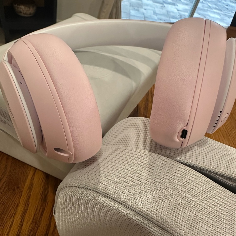 Beats Studio Pro Bluetooth Wireless
Headphones - … - image 4